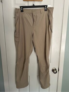 Columbia Men's Khaki Performance Cargo Pants